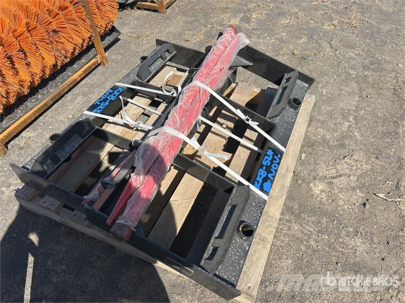  GIYI GY-BF47 47 in Skid Steer Bale Spear (Unused) 其他组件