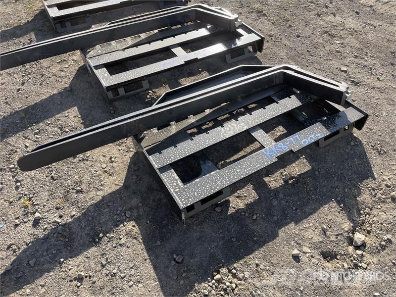 GIYI GY-DHC 59 in Skid Steer Forks (Unused) Pallegafler