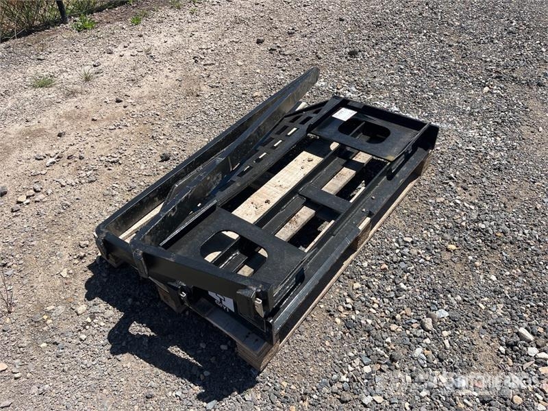  GIYI GY-DHC 59 in Skid Steer Forks (Unused) Horquillas