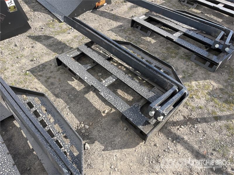 GIYI GY-DHC 59 in Skid Steer Forks (Unused) Pallegafler