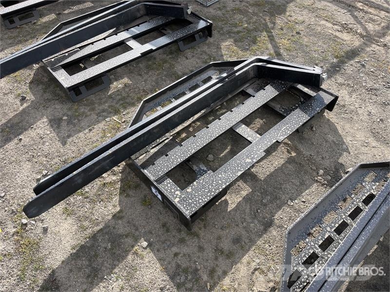 GIYI GY-DHC 59 in Skid Steer Forks (Unused) Pallegafler