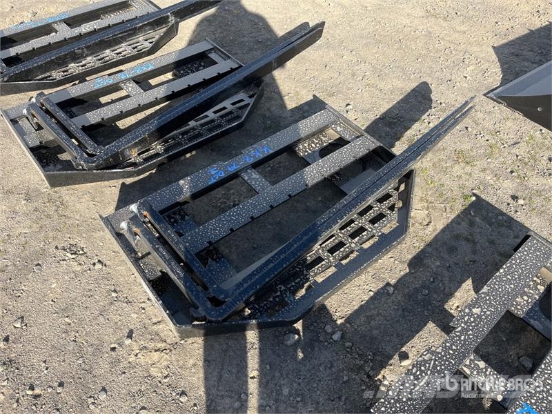  GIYI GY-DHC 59 in Skid Steer Forks (Unused) 叉子
