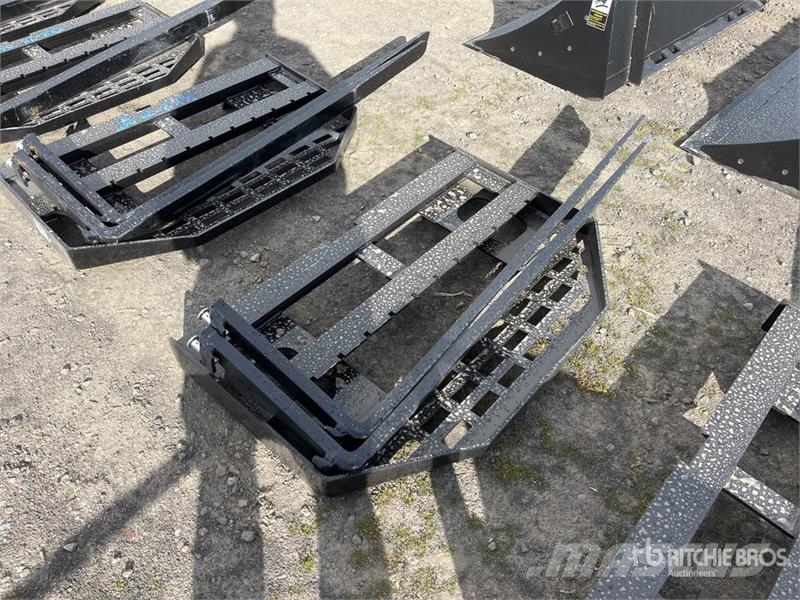 GIYI GY-DHC 59 in Skid Steer Forks (Unused) Pallegafler