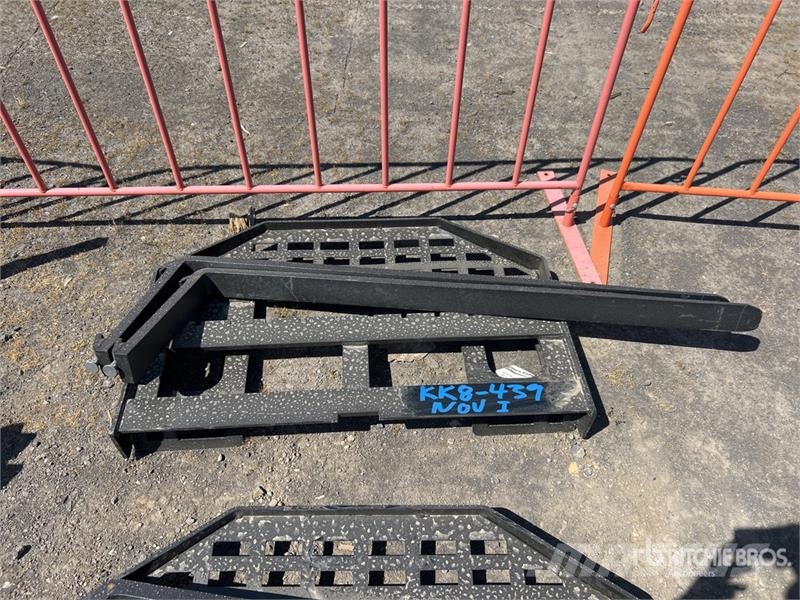GIYI GY-DHC 59 in Skid Steer Forks (Unused) Вили