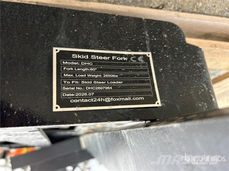 GIYI GY-DHC 60 in Skid Steer Forks (Unused) Vilice