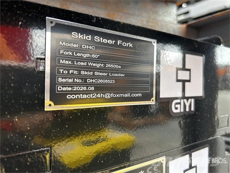 GIYI GY-DHC 60 in Skid Steer Forks (Unused) Vilice