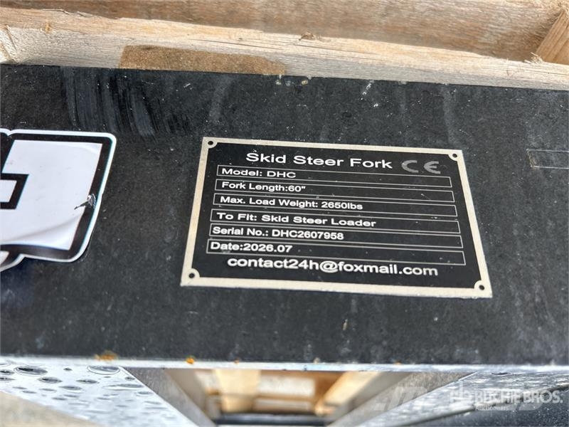 GIYI GY-DHC 60 in Skid Steer Forks (Unused) Vilice