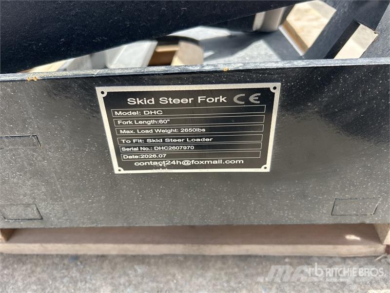 GIYI GY-DHC 60 in Skid Steer Forks (Unused) Vilice