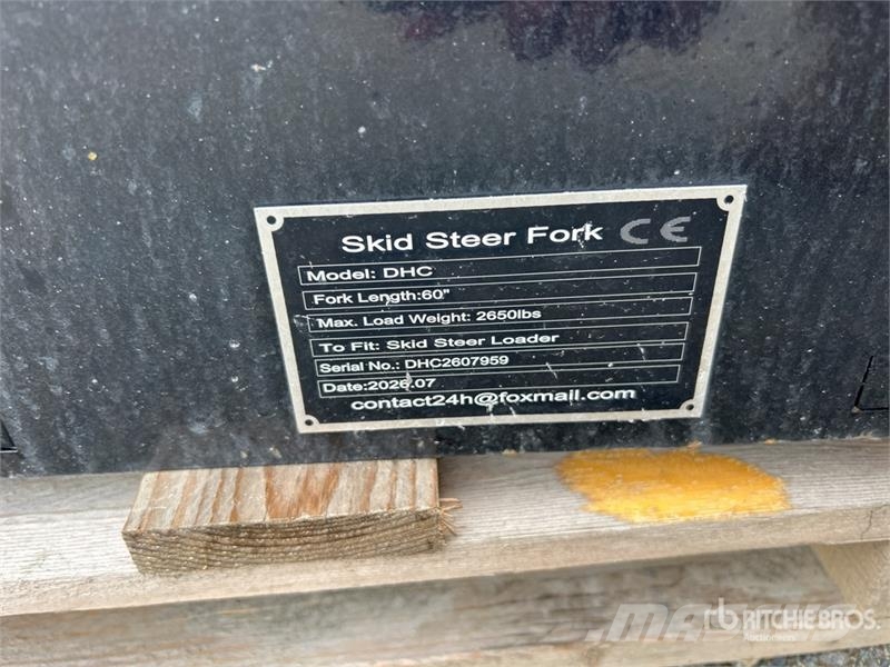 GIYI GY-DHC 60 in Skid Steer Forks (Unused) Vilice
