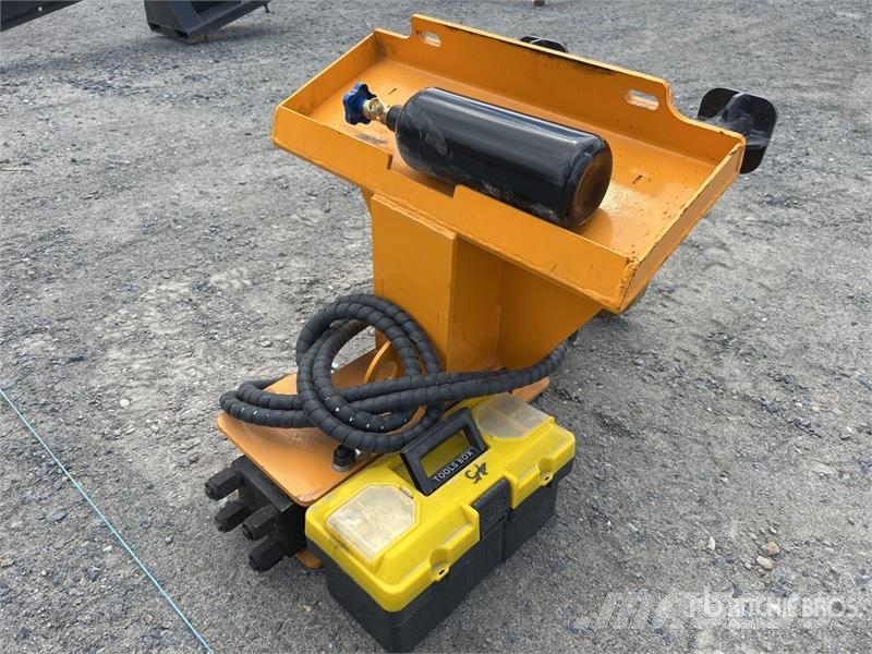 GIYI GY-PH198 Mini Skid Steer Post Driver (Unused) Attrezzature per recinzioni