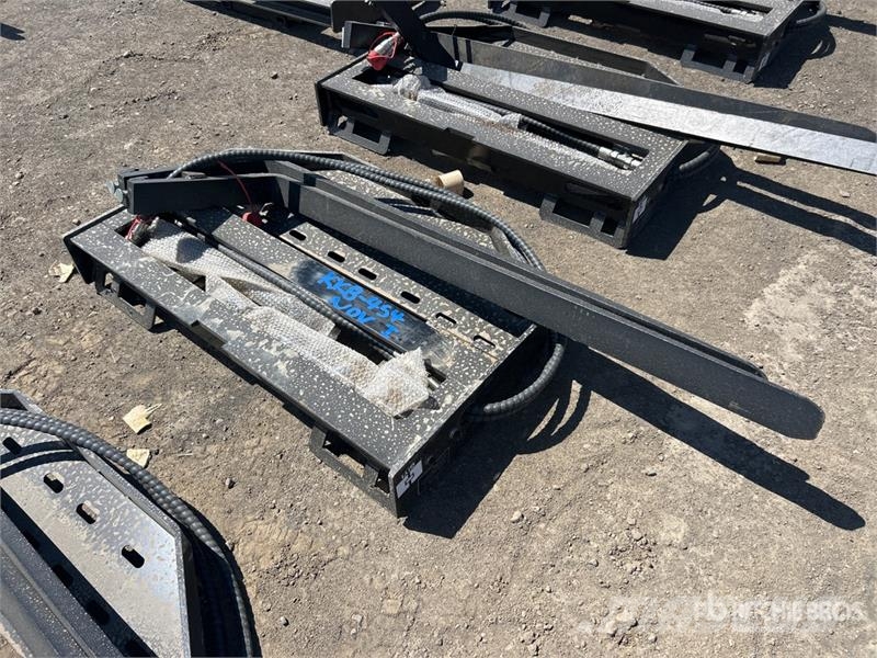GIYI GY-SF60 60 in Skid Steer Forks (Unused) Вили