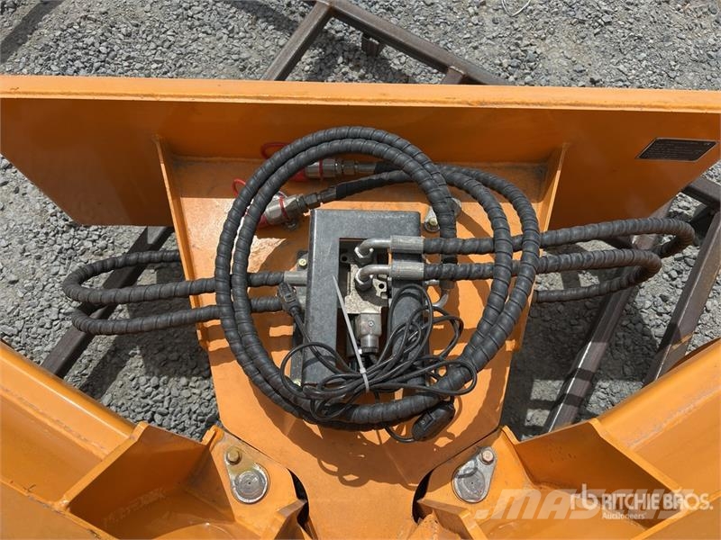  GIYI GY-VSB74 74 in V-Shaped Skid Steer Snow Blade Снежные отвалы и плуги