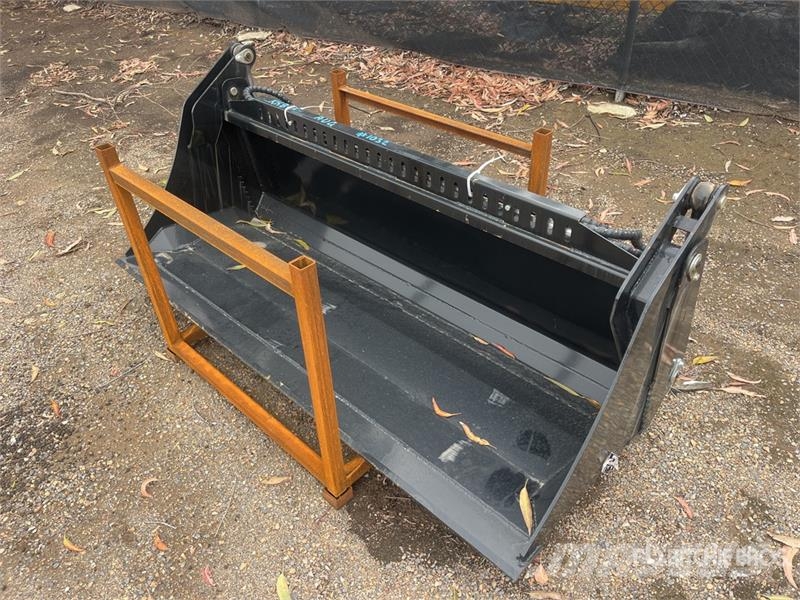 GIYI KH72 1800 mm Multi-Purpose Skid Steer Bucket  Buckets