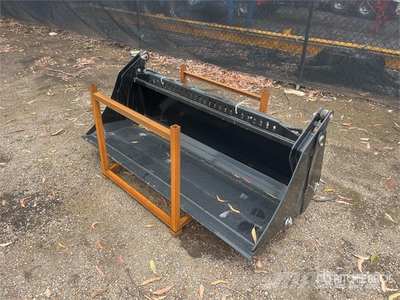  GIYI KH72 1800 mm Multi-Purpose Skid Steer Bucket  Buckets