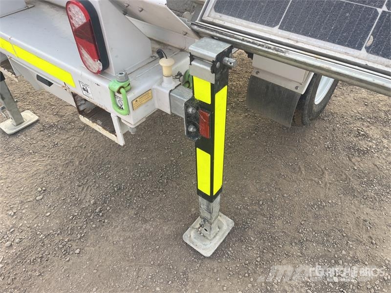 Globe GP43K Solar Light Tower (Inoperable) Light towers