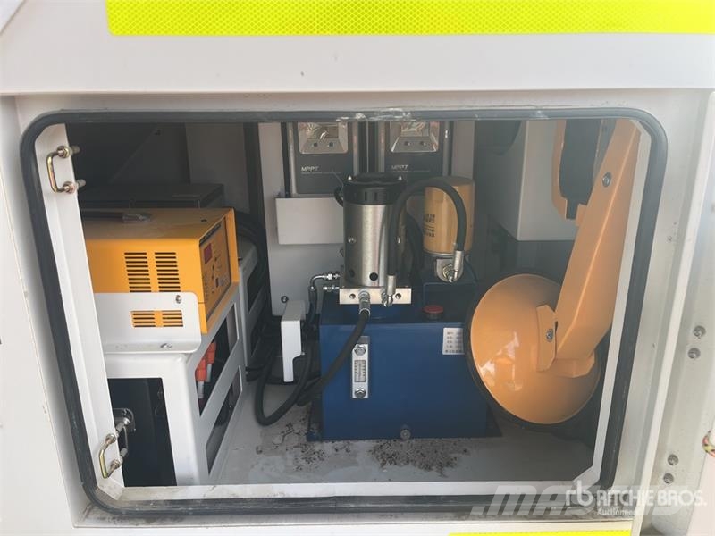 Globe GP43K Solar Light Tower (Inoperable) Light towers