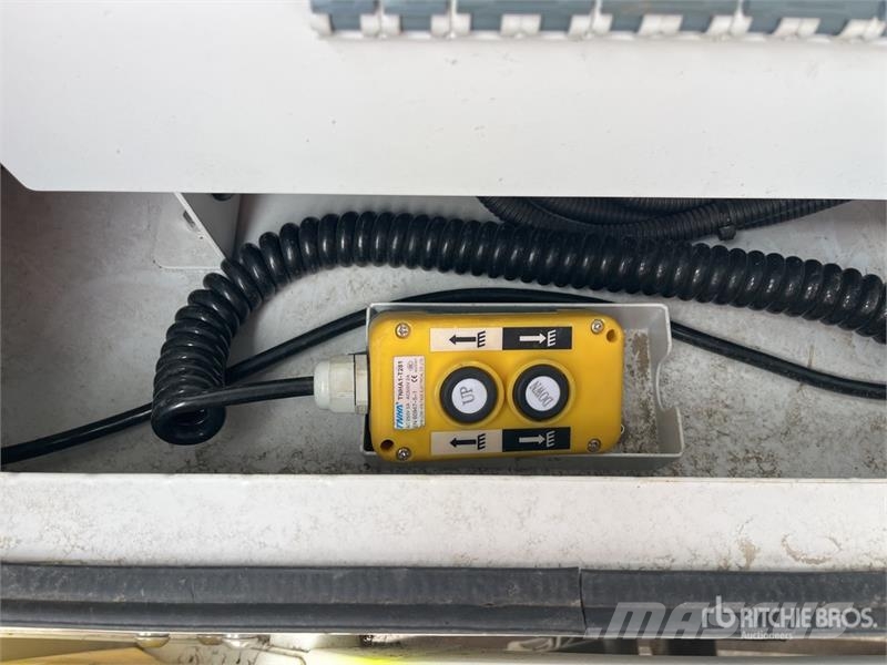 Globe Power Metro GP43K Solar Light Tower (Inoperable) Svetlobni stolpi