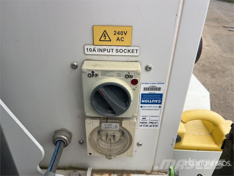 Globe Power Metro GP43K Solar Light Tower (Inoperable) Svetlobni stolpi