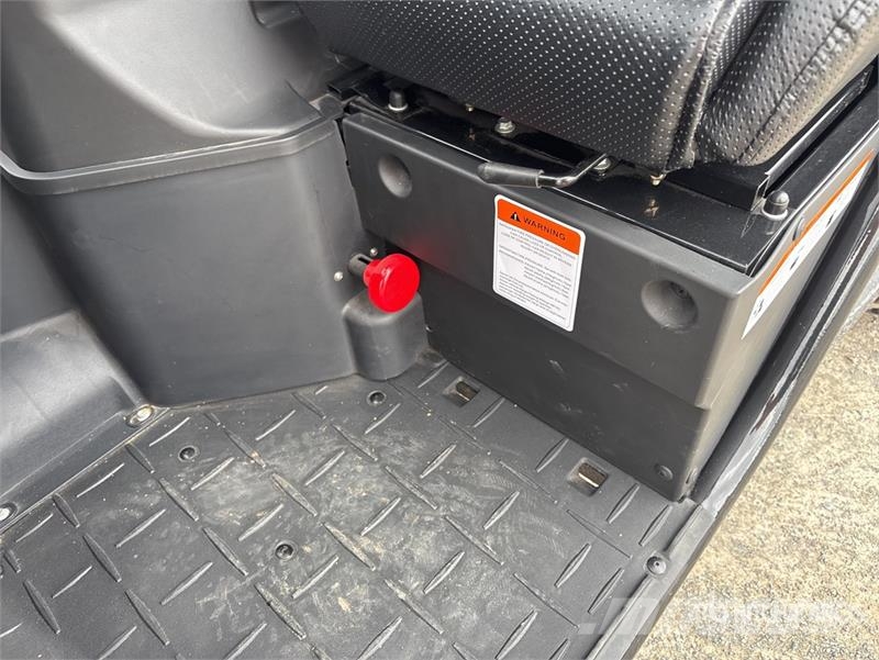 GOCaddy Rancher 4x4 Electric Utility Vehicle (Unus Utility machines