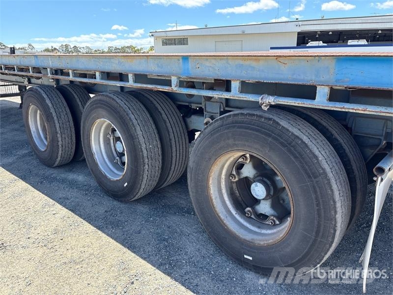Haulmark 13.5 m Tri/A Flatbed Trailer Flatbed/Dropside trailers