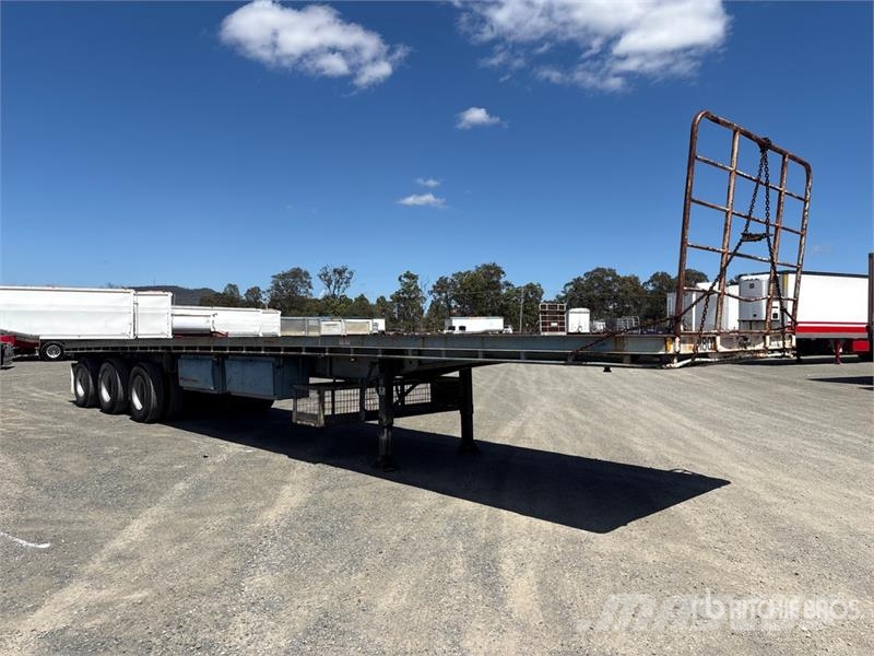 Haulmark 13.5 m Tri/A Flatbed Trailer Flatbed/Dropside trailers