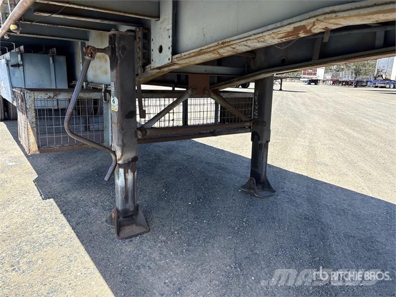 Haulmark 13.5 m Tri/A Flatbed Trailer Flatbed/Dropside trailers