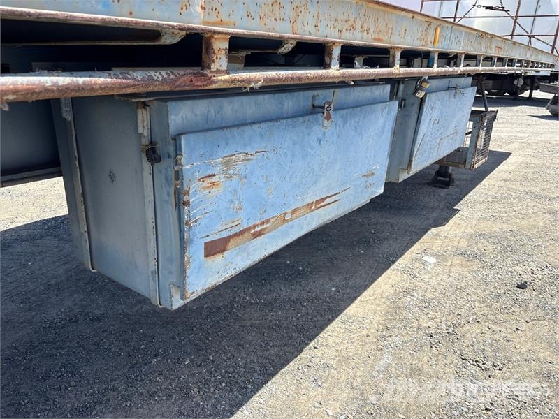 Haulmark 13.5 m Tri/A Flatbed Trailer Flatbed/Dropside trailers