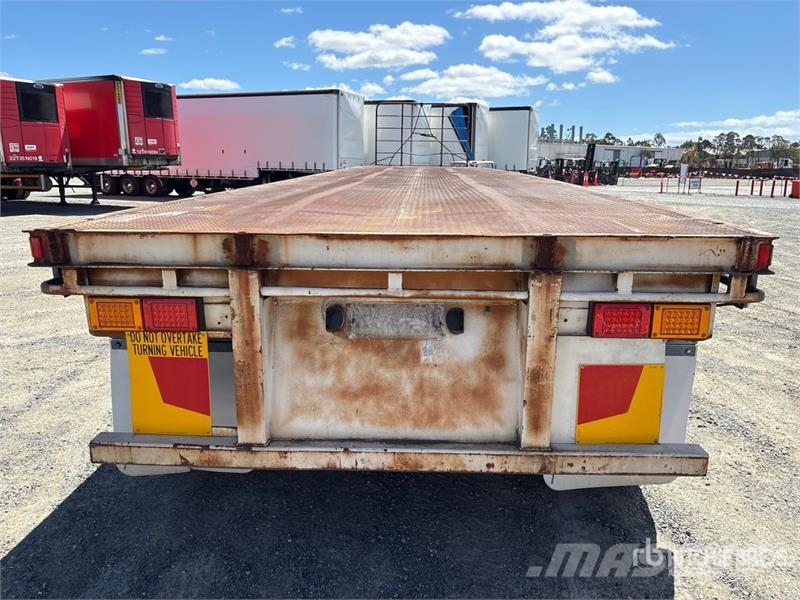 Haulmark 13.5 m Tri/A Flatbed Trailer Flatbed/Dropside trailers