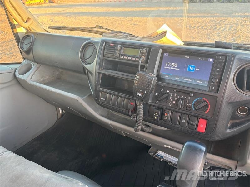 Hino 300 Tienhoitoautot