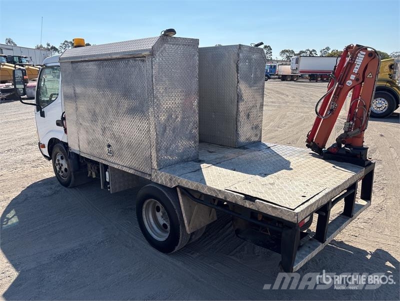 Hino 300 多目的/汎用車両