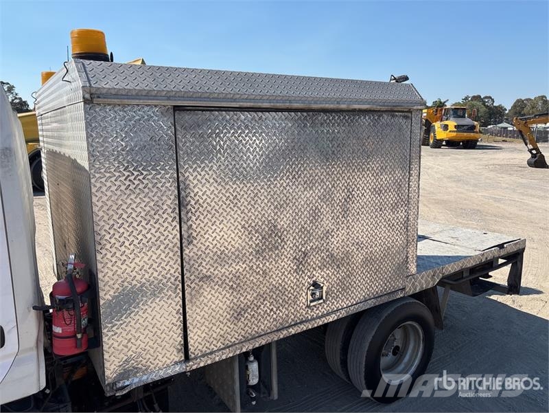 Hino 300 多目的/汎用車両