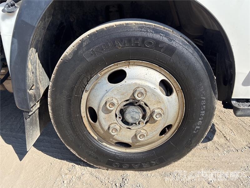 Hino 300 多目的/汎用車両
