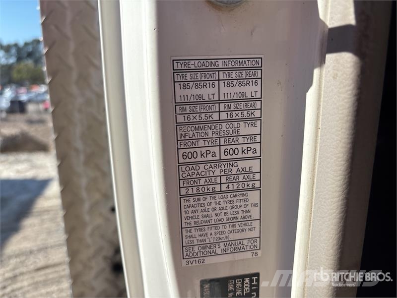Hino 300 多目的/汎用車両