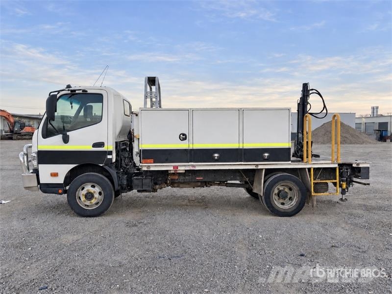 Hino 300 Tienhoitoautot