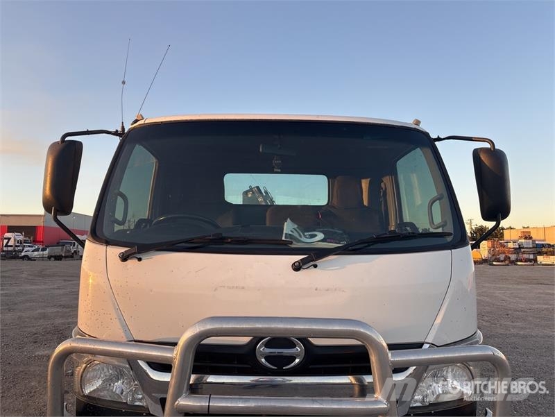 Hino 300 Tienhoitoautot