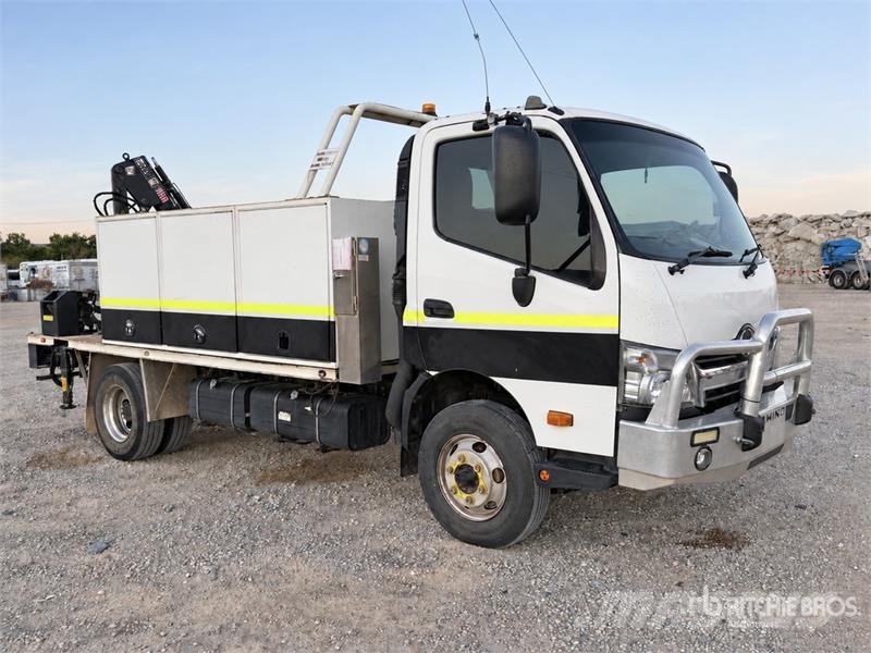 Hino 300 Tienhoitoautot