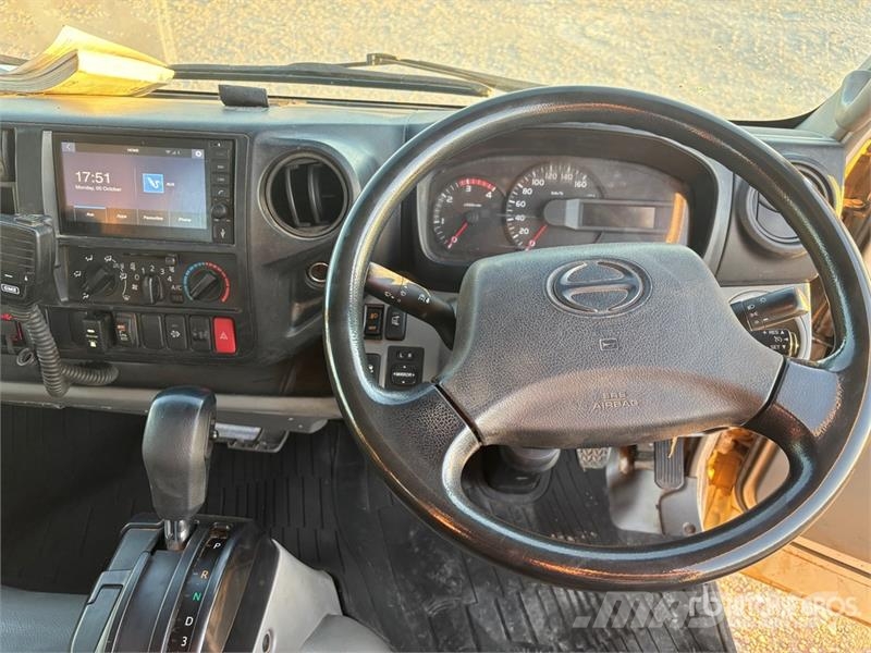 Hino 300 Tienhoitoautot