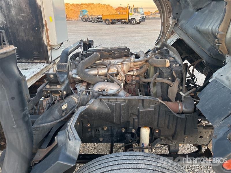 Hino 300 Tienhoitoautot