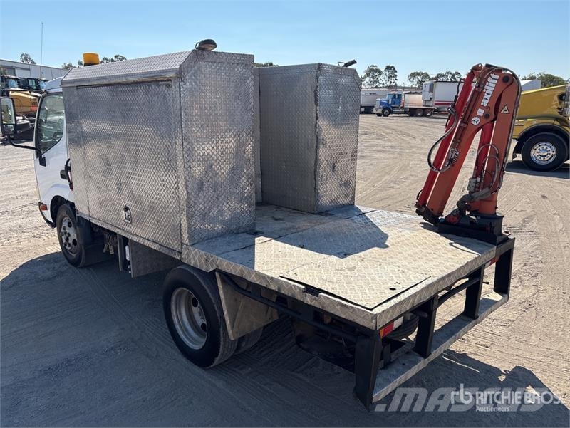 Hino 300 多目的/汎用車両