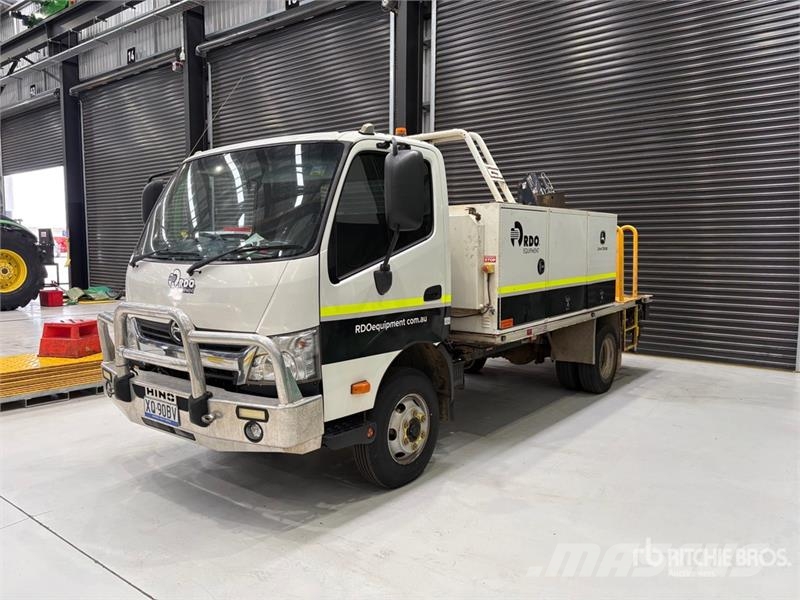 Hino 300 Camions et véhicules municipaux