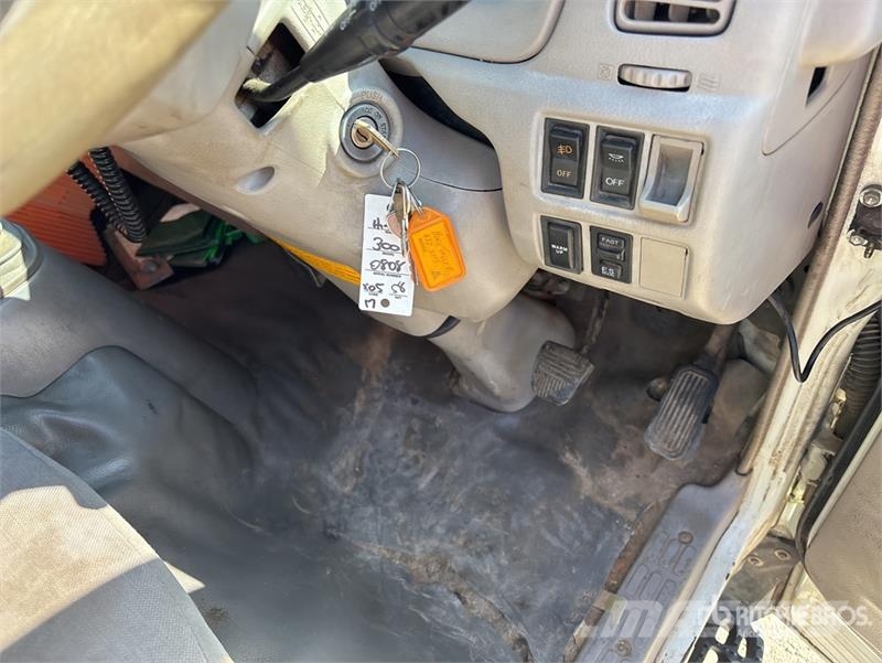 Hino 300 多目的/汎用車両