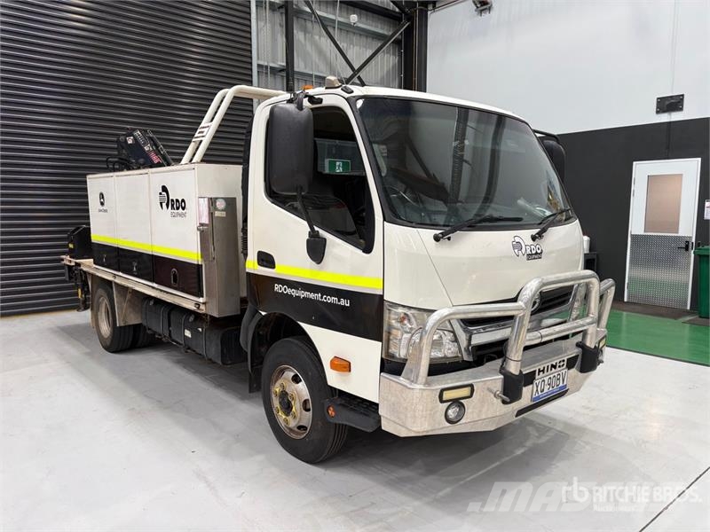 Hino 300 Camions et véhicules municipaux