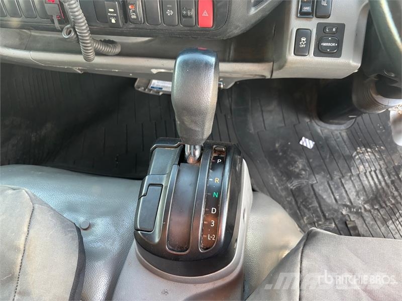 Hino 300 Tienhoitoautot