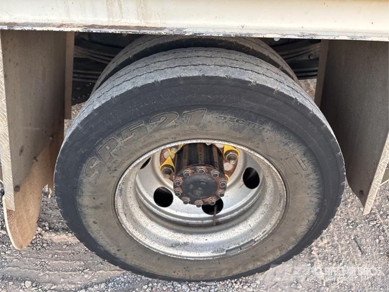 Hino 300 Tienhoitoautot