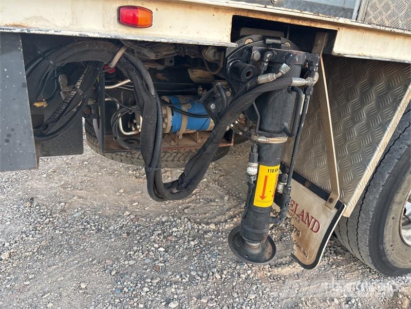 Hino 300 Tienhoitoautot
