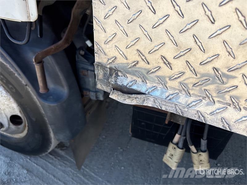 Hino 300 多目的/汎用車両