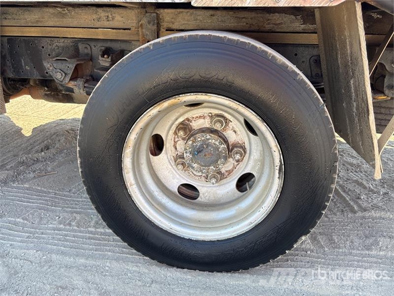 Hino 300 多目的/汎用車両