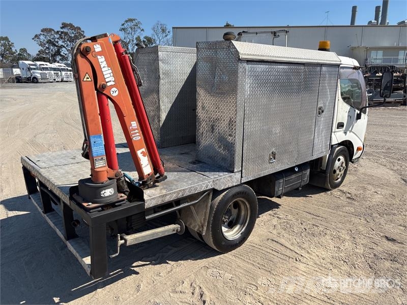 Hino 300 4x2 Flatbed Truck with Crane Camion plateau ridelle avec grue