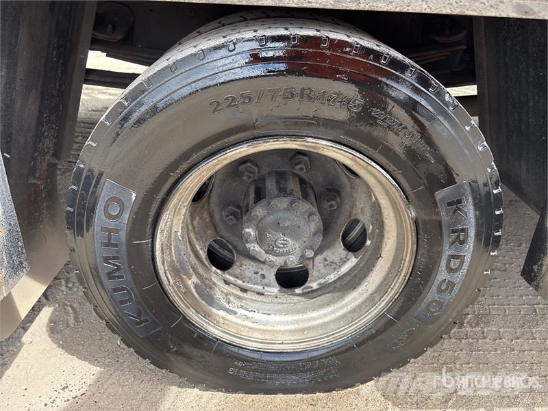 Hino 300 4x2 Flatbed Truck Flatbed / Dropside trucks