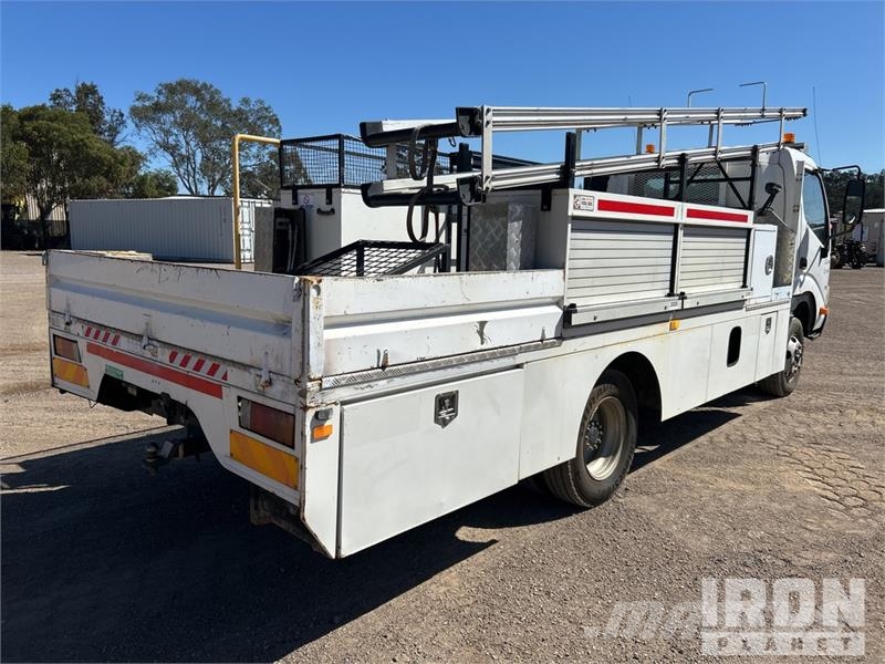 Hino 300C 4x2 Flatbed Truck شاحنات مسطحة/مفصلية الجوانب
